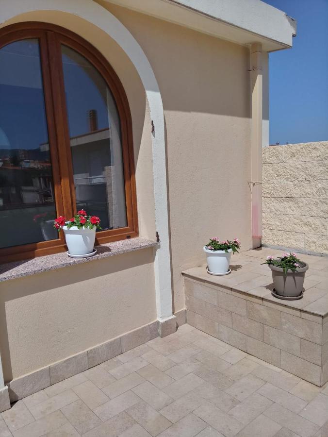 Luminoso Appartamento Con Terrazza......C.U......Q2483 Sinnai Luaran gambar